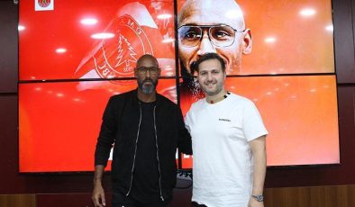 Anelka, Ümraniyespor’a imzayı attı! ‘Benim için büyük bir hedef’