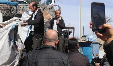 Çöpten kağıt topladığı kente Büyükşehir Belediye başkan adayı oldu! El arabası ile seçim çalışması yapıyor