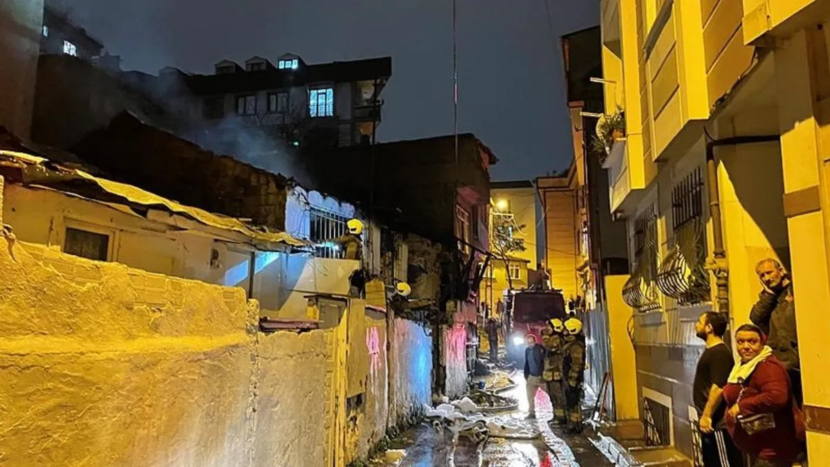 Eyüpsultan’da yangın! Gecekondu küle döndü