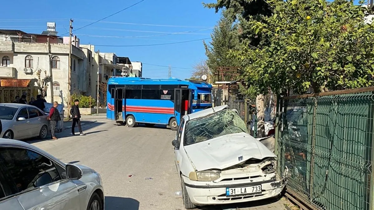 Halk otobüsü ile otomobil çarpıştı: 6 kişi yaralandı!