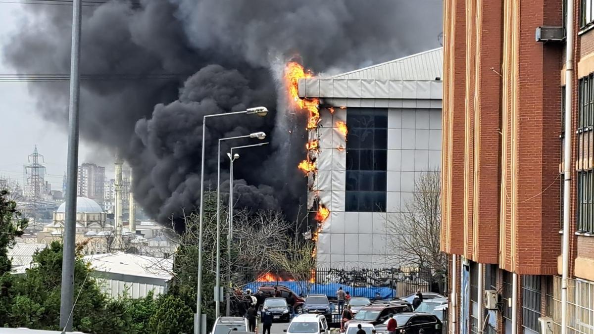 SON DAKİKA! Başakşehir’de sanayi sitesinde yangın